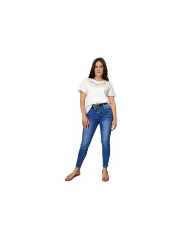 λευκή μπλούζα με γράμματα