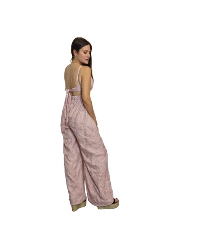 ολόσωμη ροζ φόρμα με ανάγλυφο πλάι