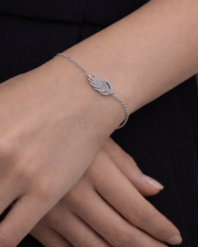 Ασημένιο Φτερό Αγγέλου με Ζιργκόν φορεμένο