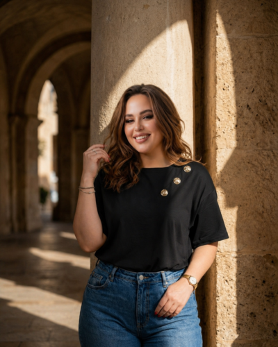 Μπλούζα Plus Size με χρυσά στοιχεία μαύρη